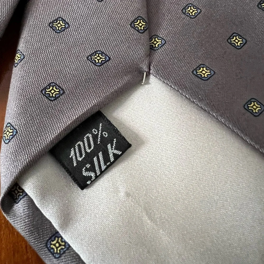 Men’s silk necktie